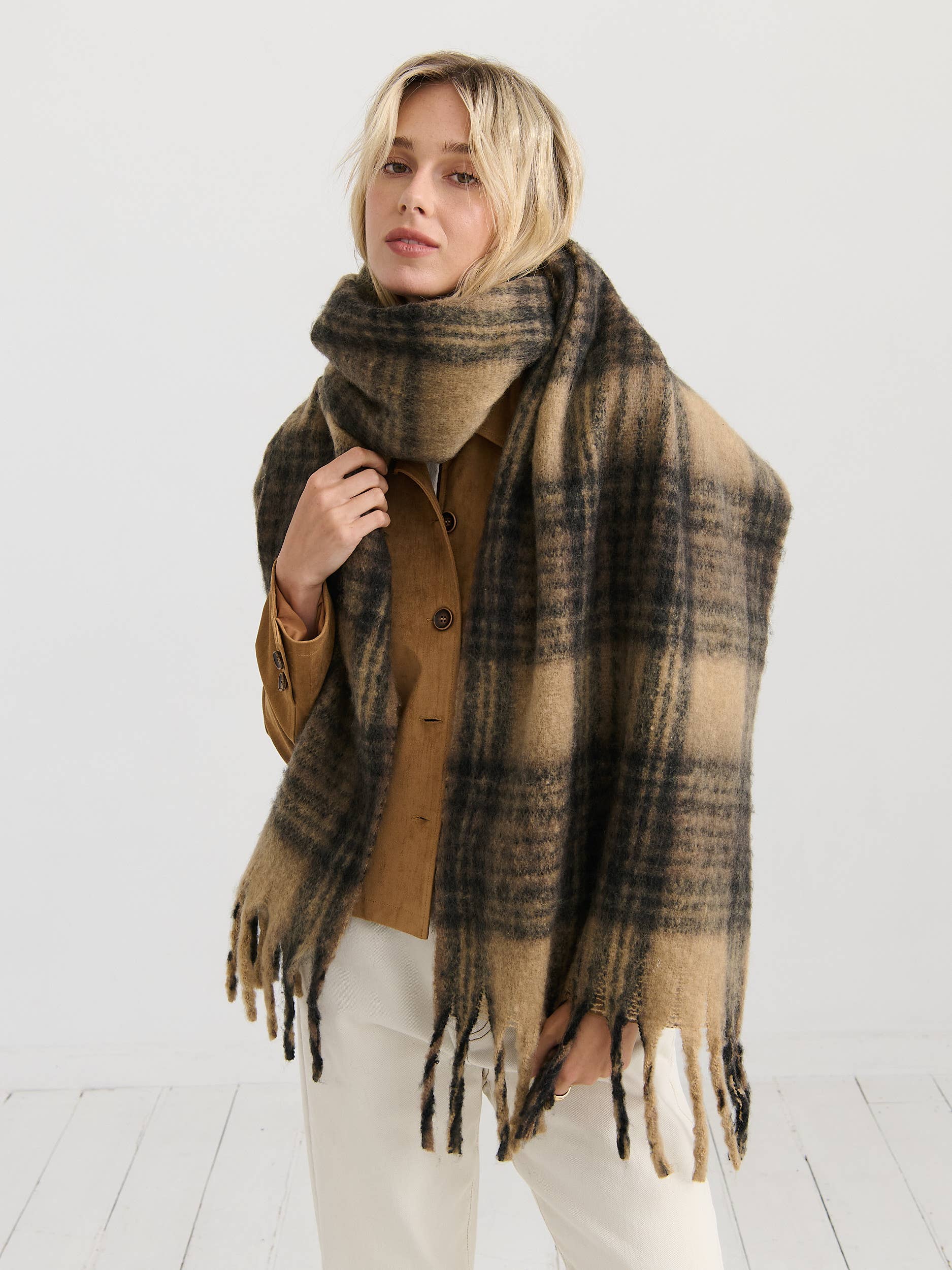 Alya Plaid Fluffy Scarf